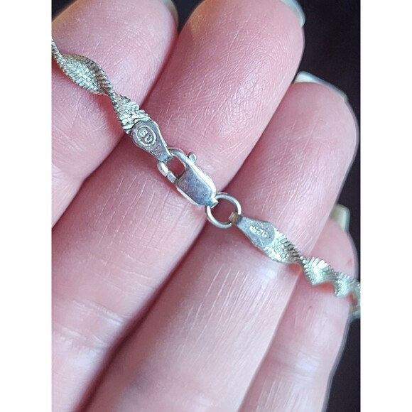 Sterling Silver 925 Italy 7” Twisted Herringbone Bracelet Signed SU 3gm - Picture 8 of 13
